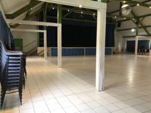 salle genainville - vue entrée