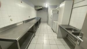 location petite salle - vue cuisine