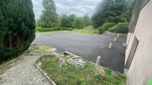 location petite salle - vue parking